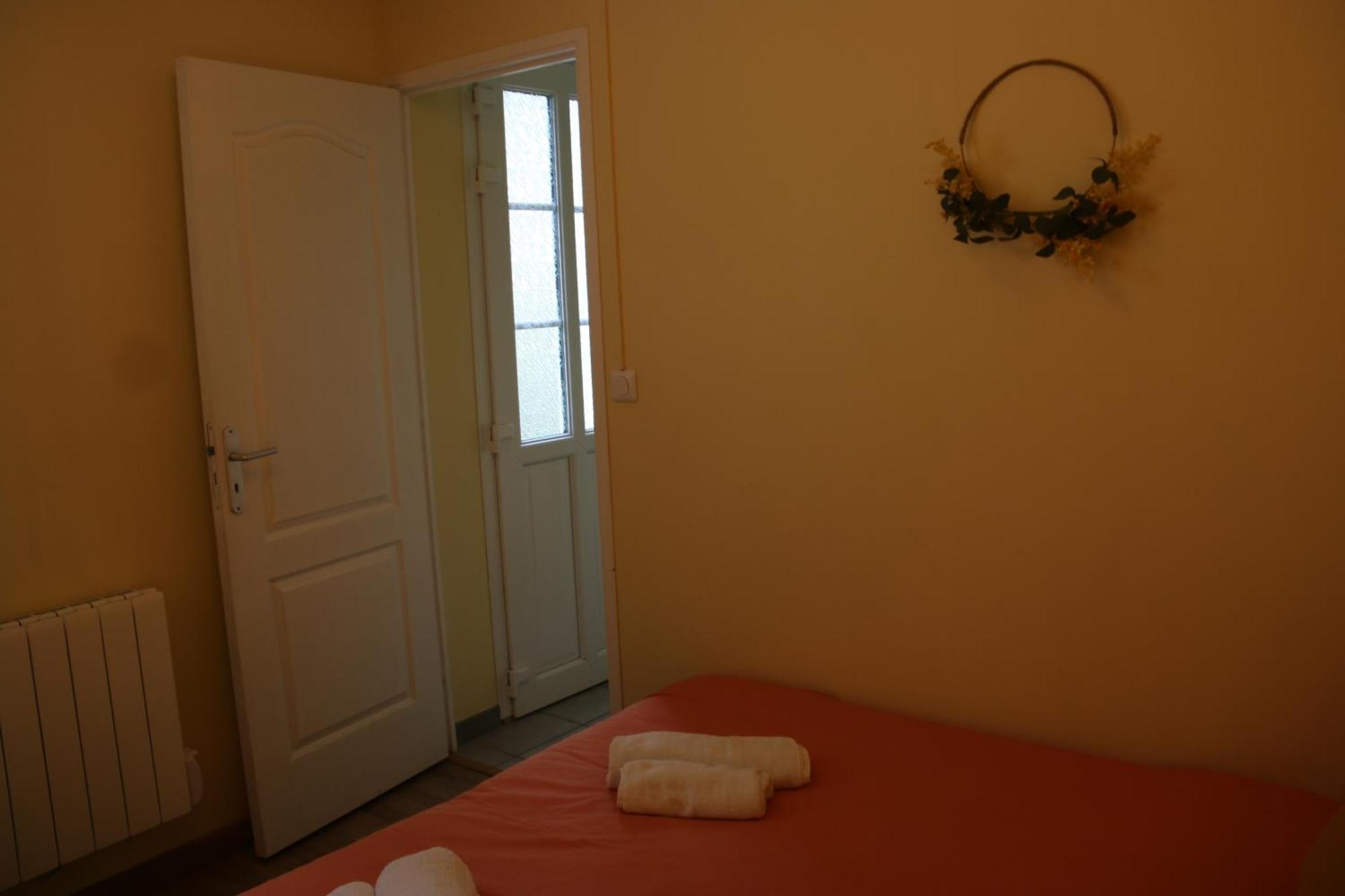 Maison Au Calme 2 Chambres Centre De 凯恩 外观 照片